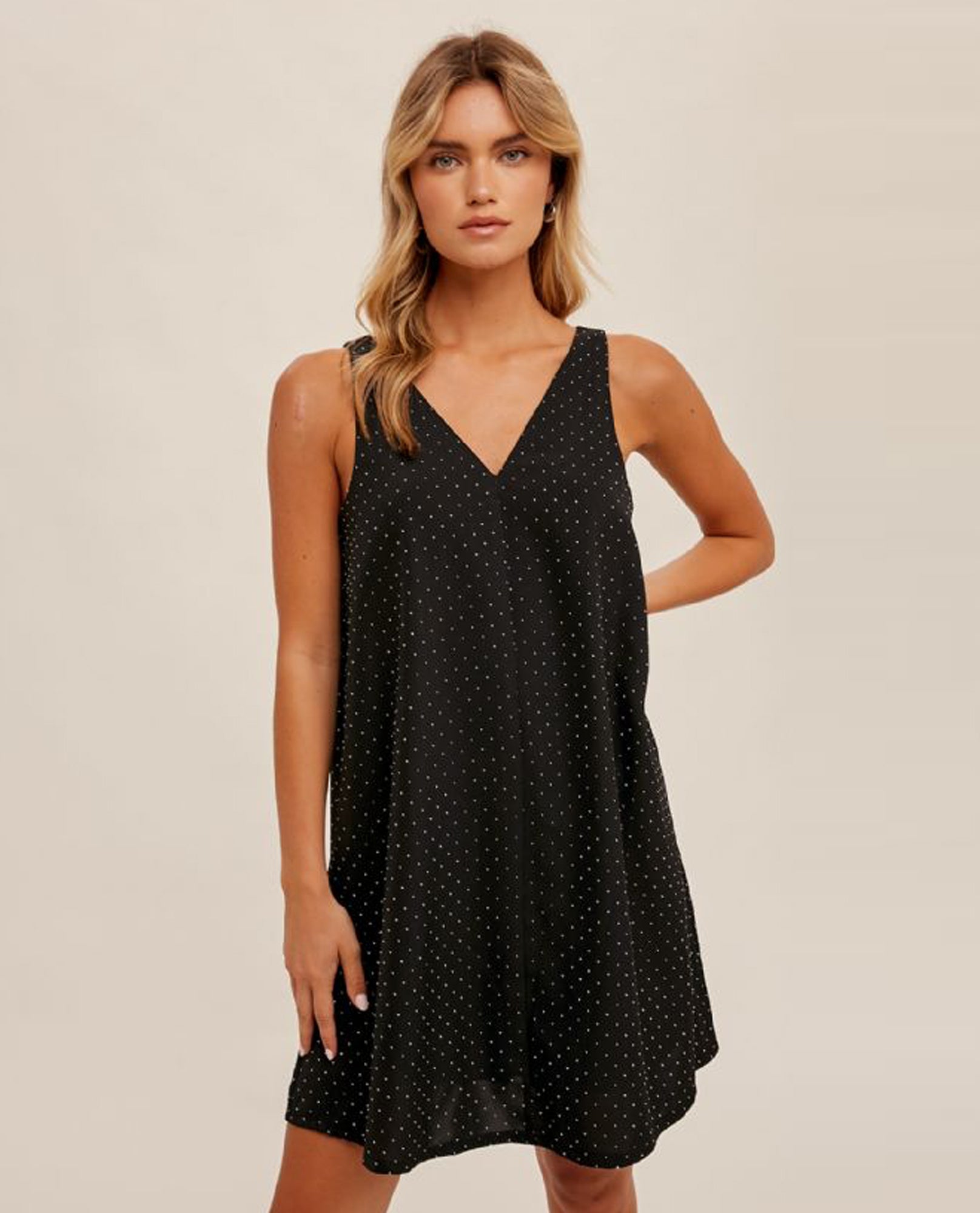 VESTIDO CON VUELO Y TACHUELAS HEM & THREAD 35267